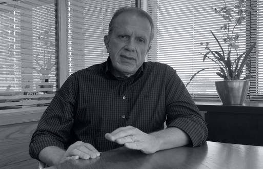 Rivaben arquitetura Imagem de um arquiteto olhando para frente